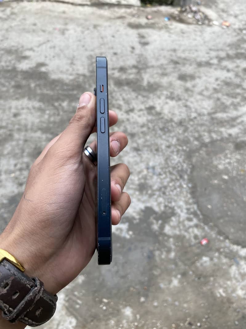 Apple iPhone 13 6