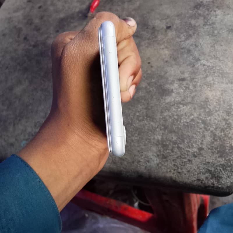 Apple iPhone 7 0