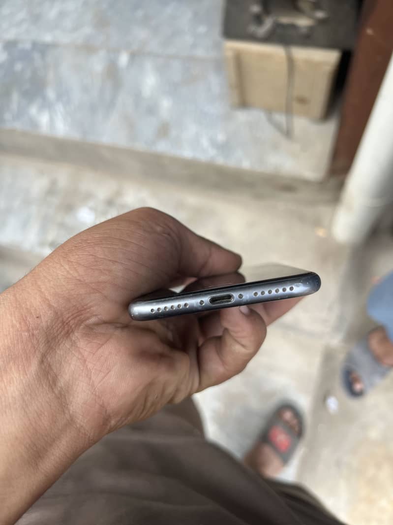Apple iPhone 8 1