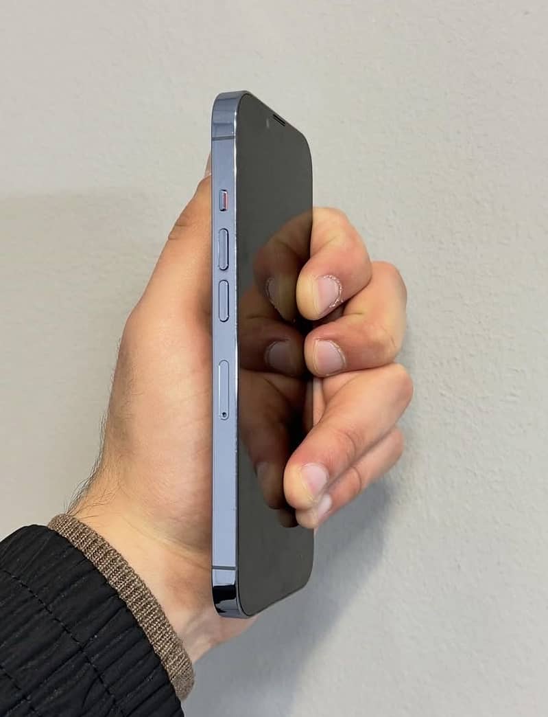 Apple iPhone 13 Pro 2