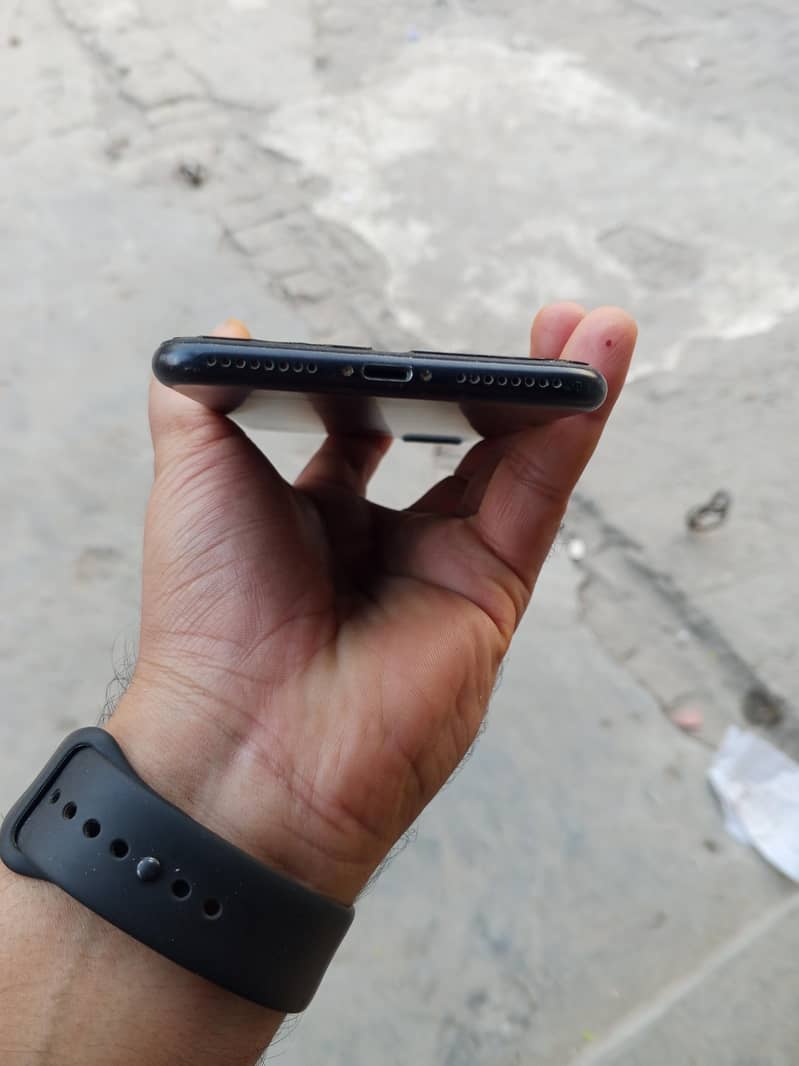 Apple iPhone 7 Plus 1