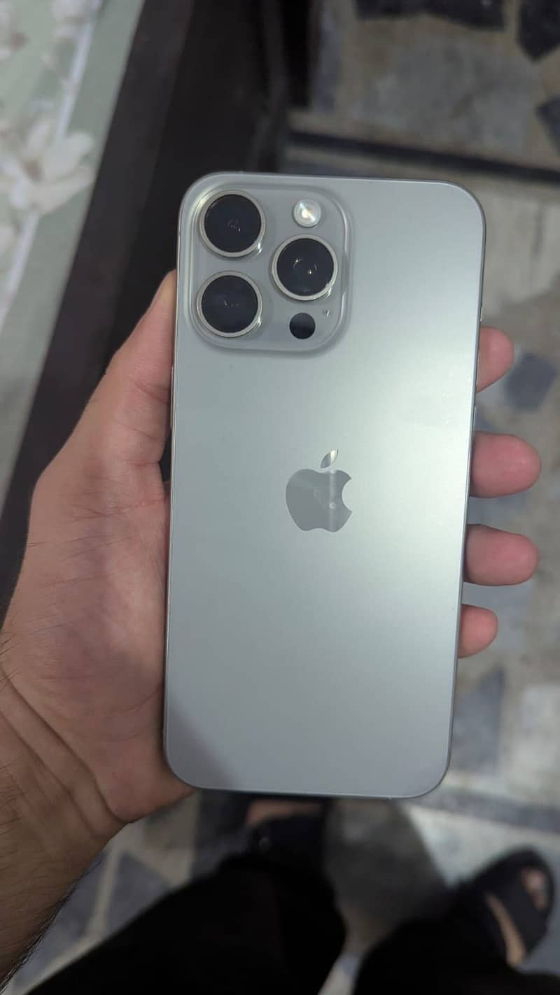 Apple iPhone 15 Pro Max 0