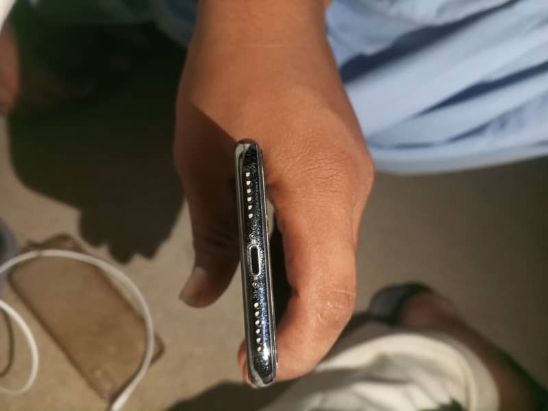 Apple iPhone X 3