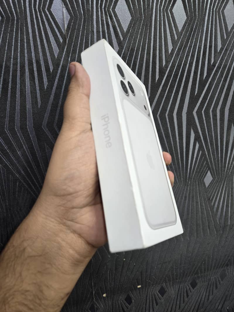 Apple iPhone 17 Pro Max 3