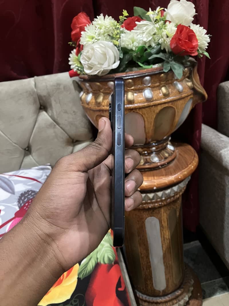 Apple iPhone 15 Pro 0