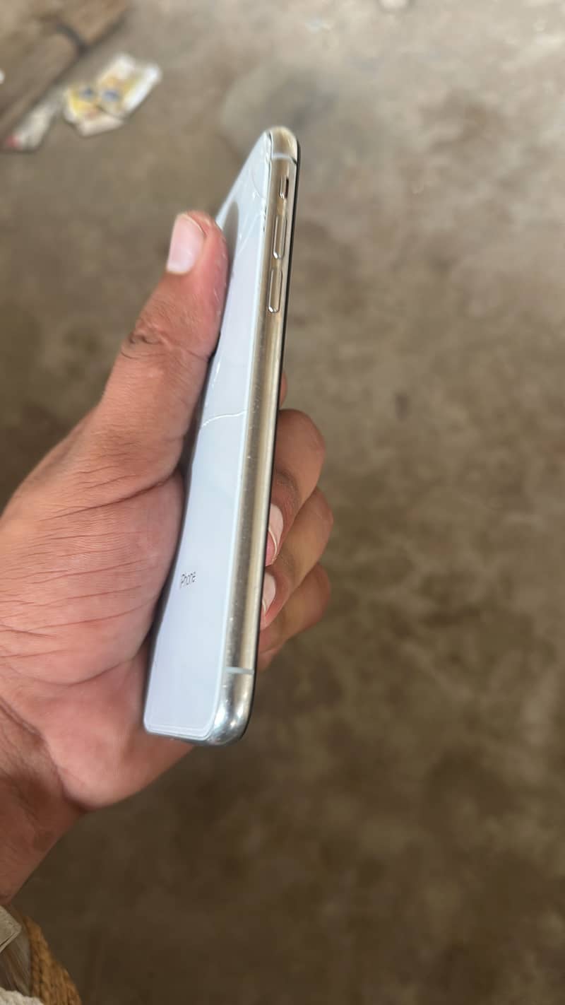 Apple iPhone X 4