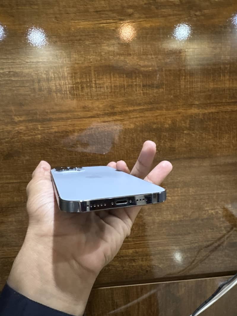 Apple iPhone 13 Pro Max 4