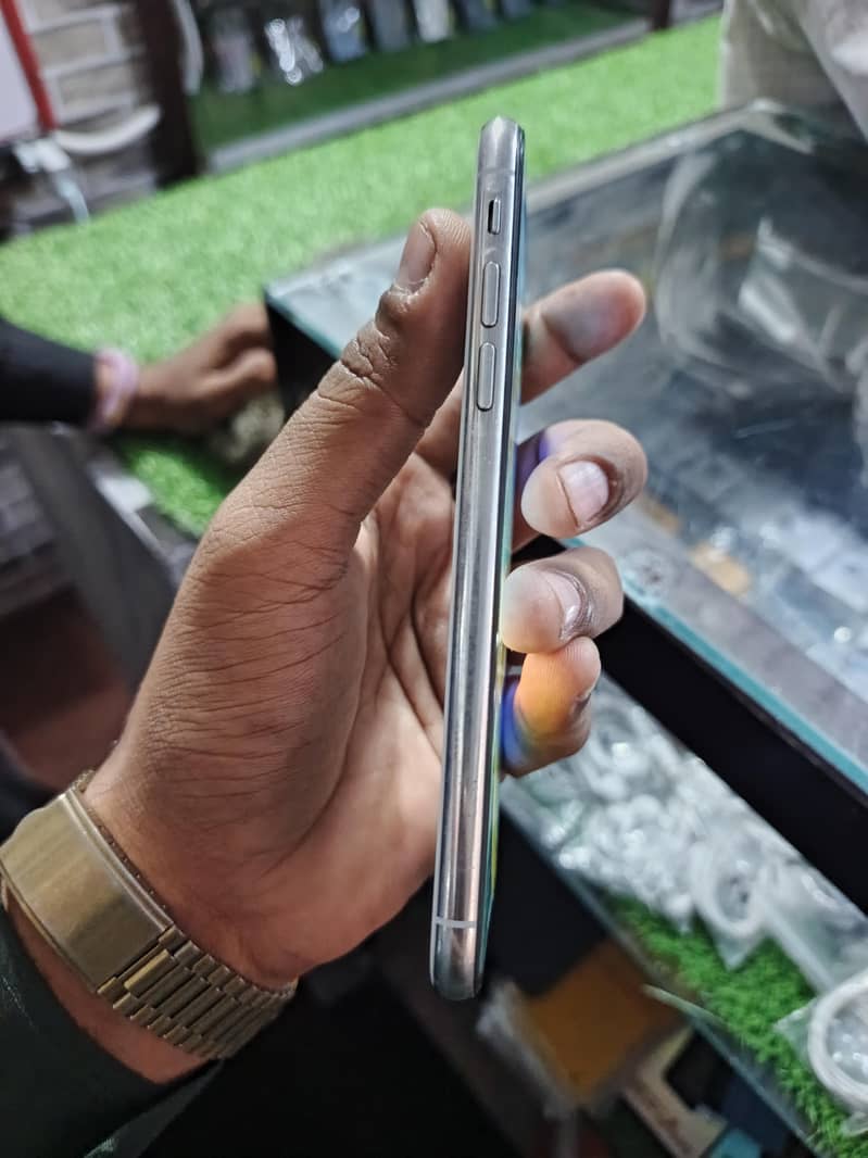 Apple iPhone X 3