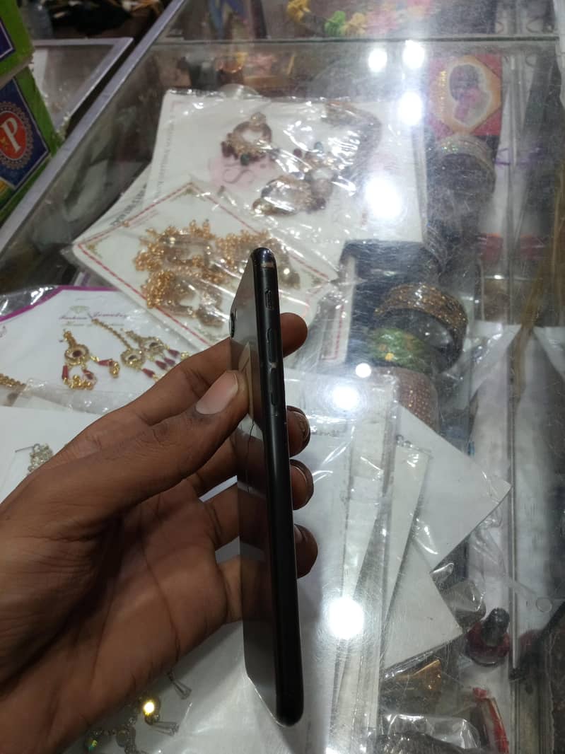 Apple iPhone SE 3