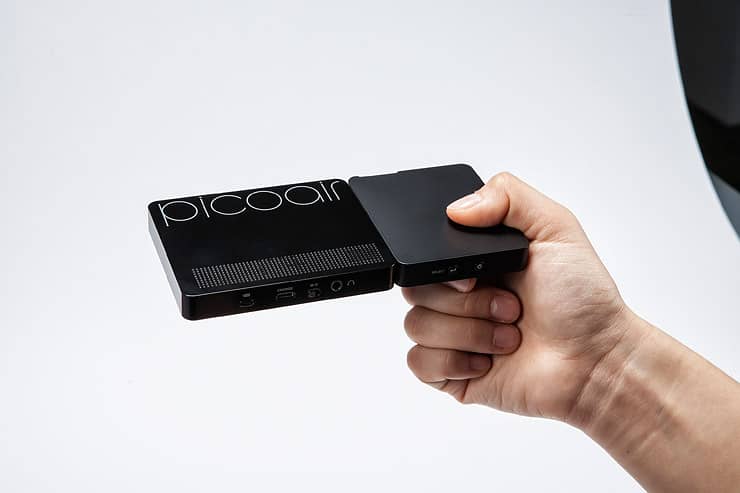 Laser projector for mobile 1