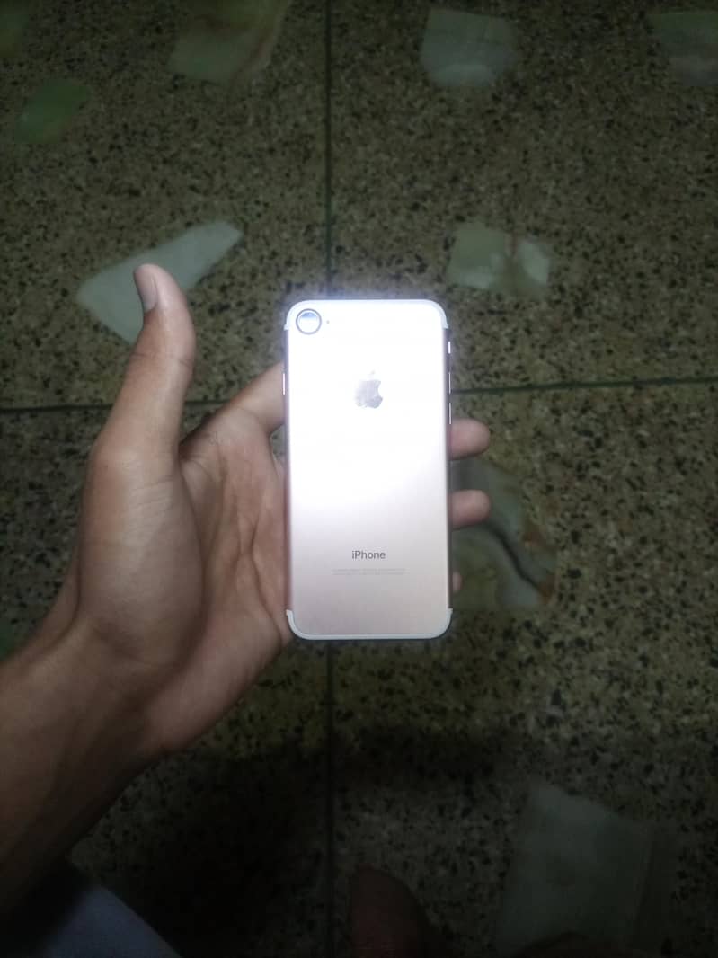Apple iPhone 7 0