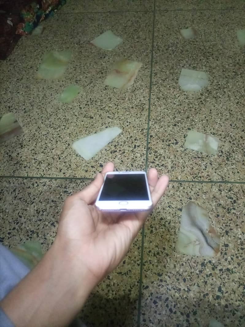 Apple iPhone 7 2