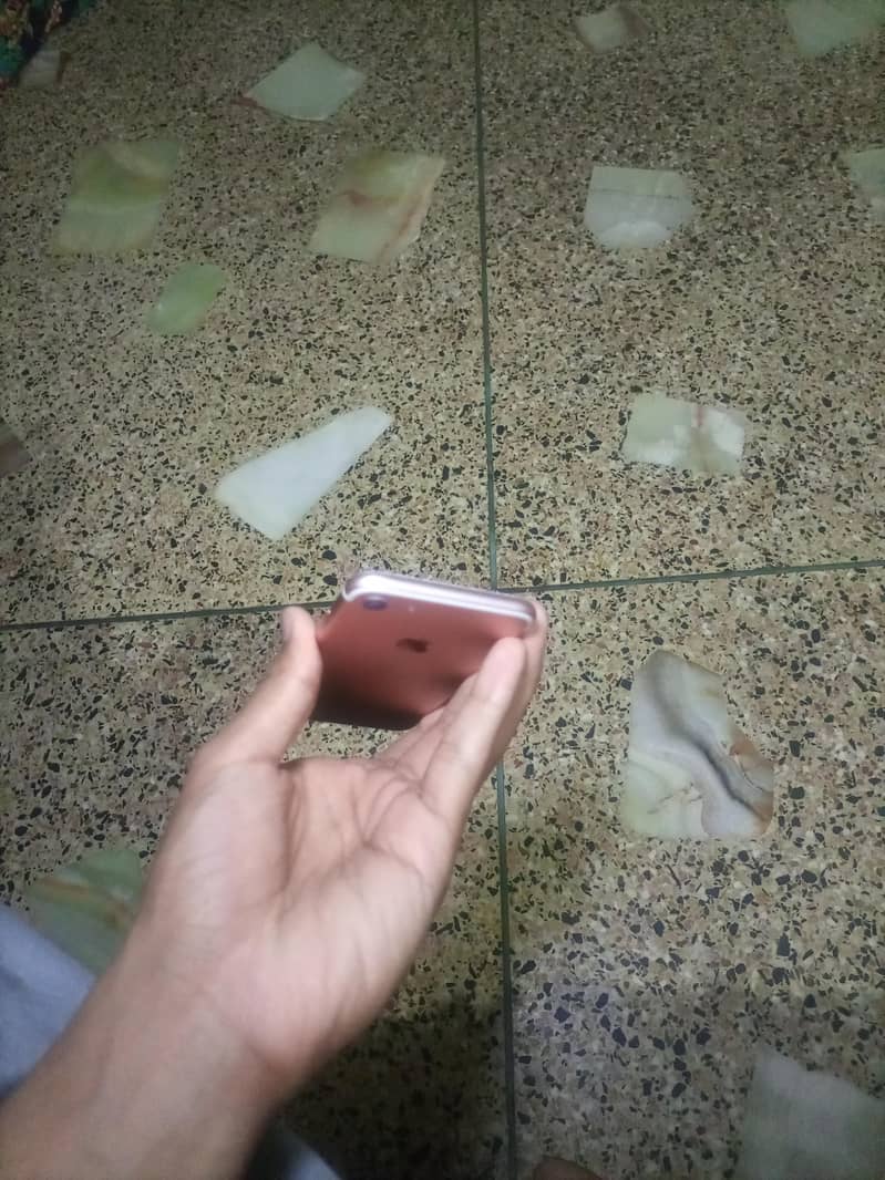 Apple iPhone 7 3
