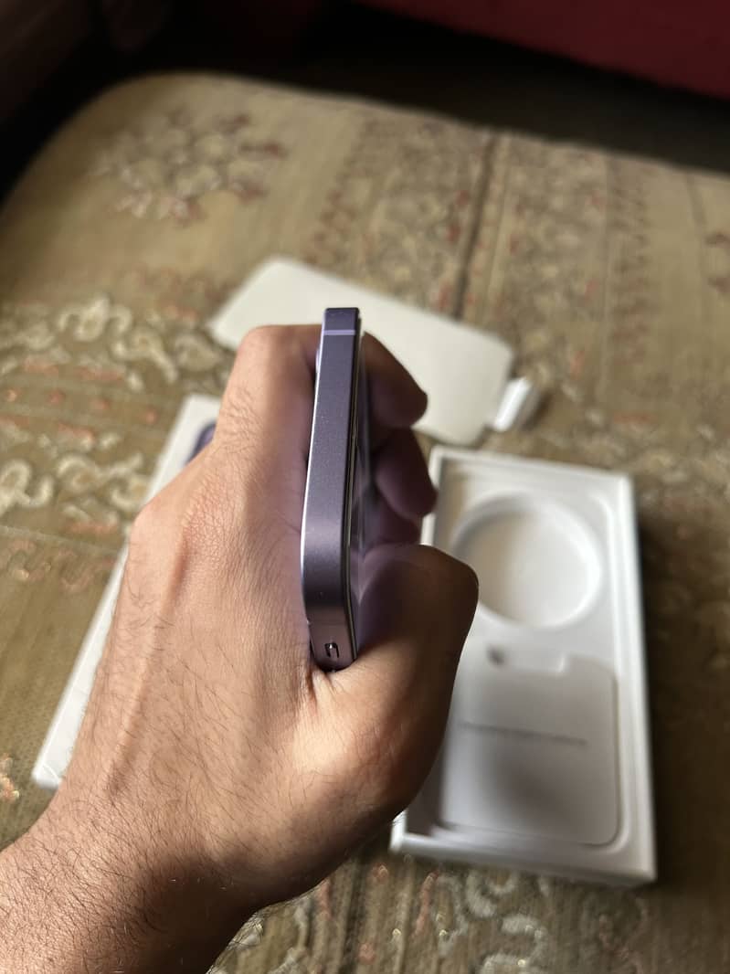 IPhone 12 4