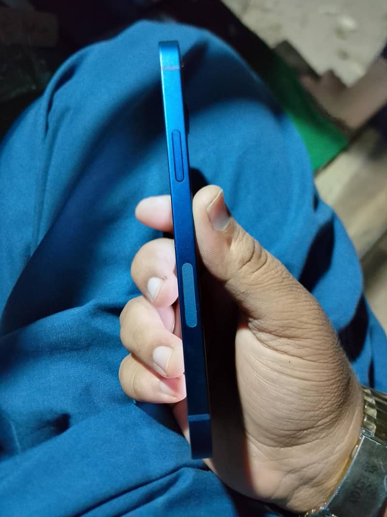Apple iPhone 12 2