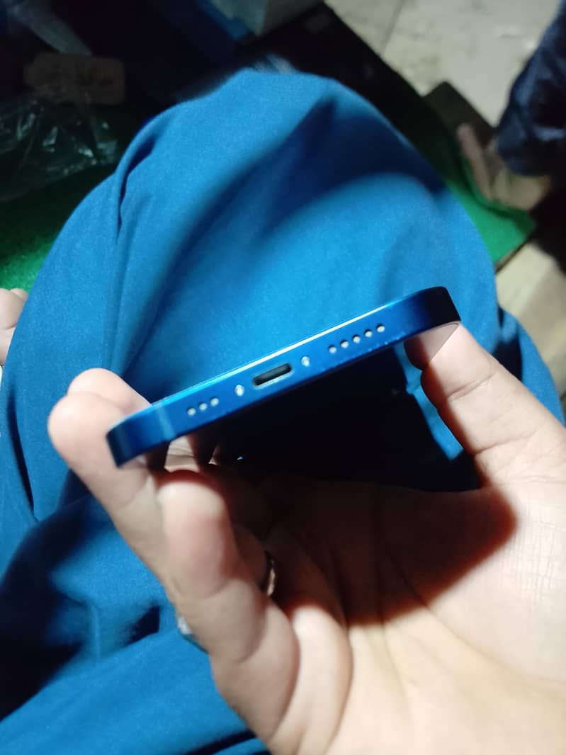 Apple iPhone 12 3
