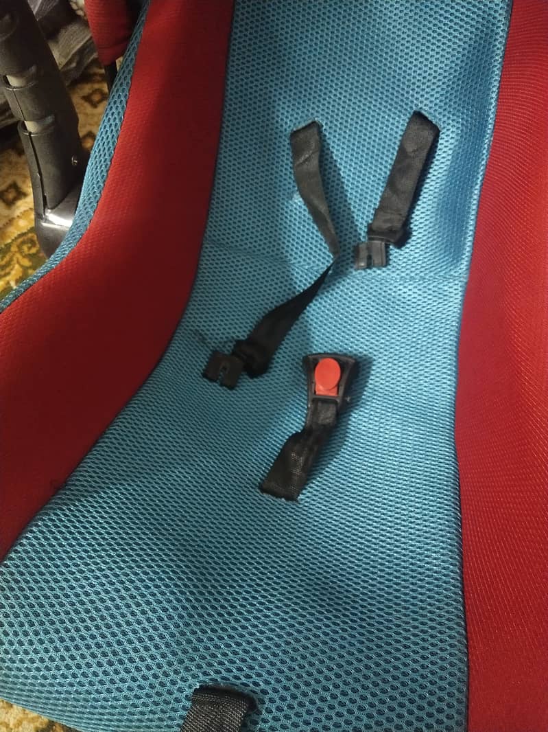 Carry cot (good condition) 1