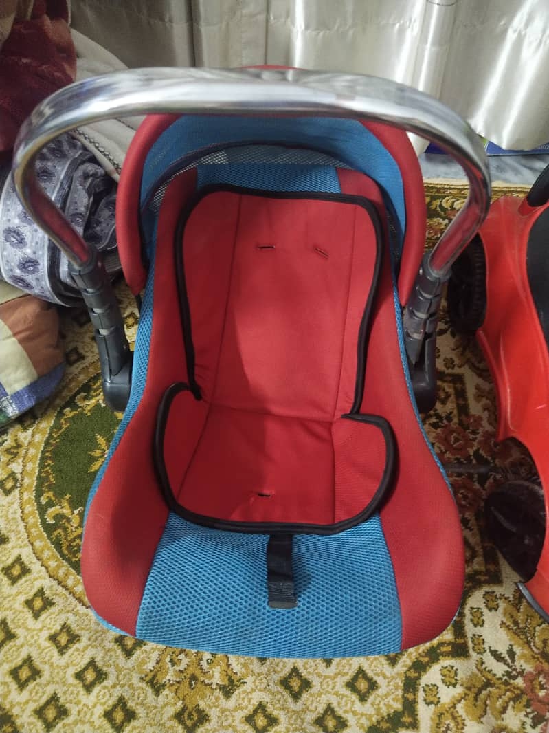 Carry cot (good condition) 2