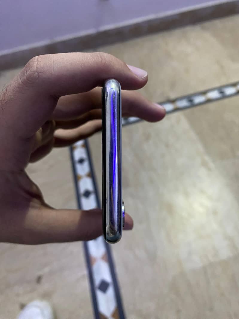 Apple iPhone X 3