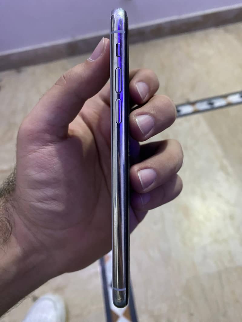 Apple iPhone X 5