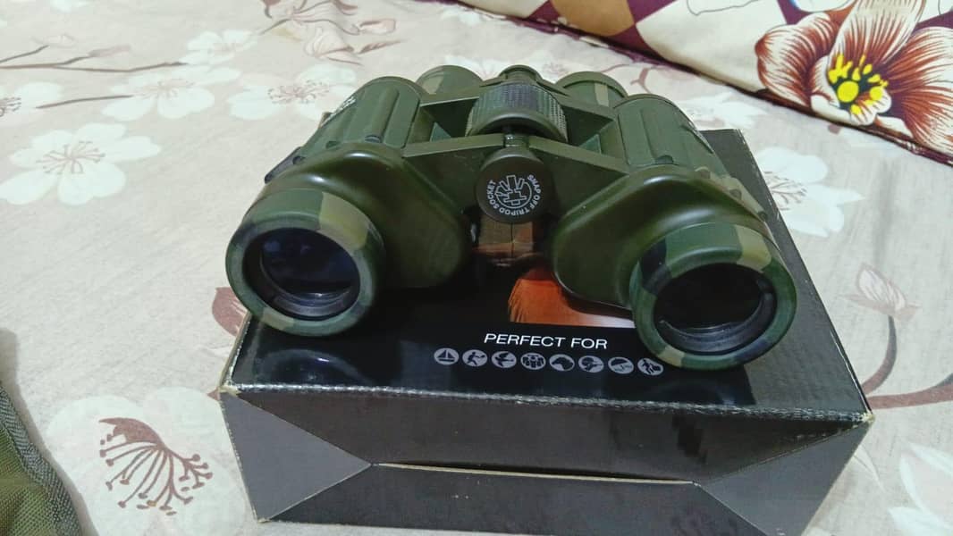 binoculars 1