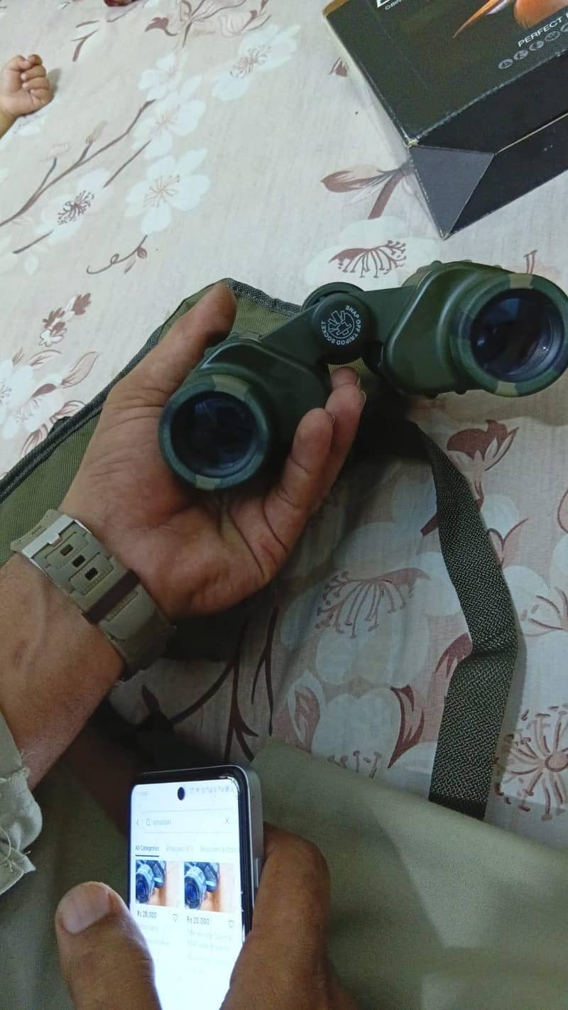 binoculars 2