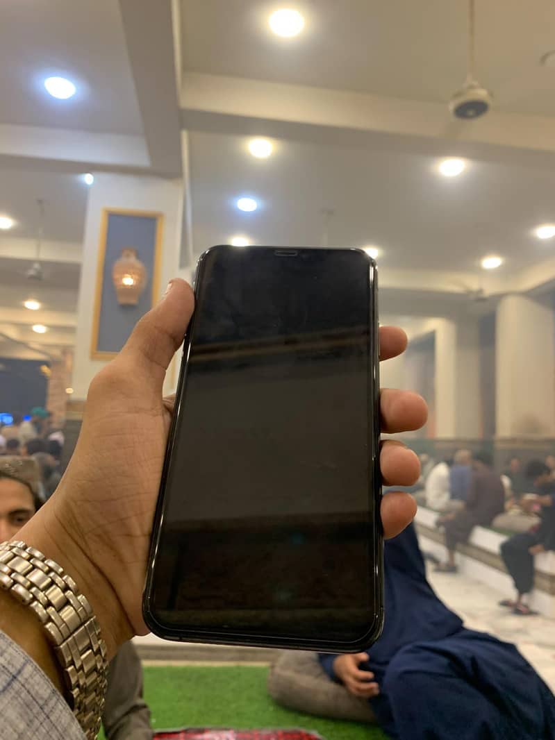 Apple iPhone 11 Pro Max 2