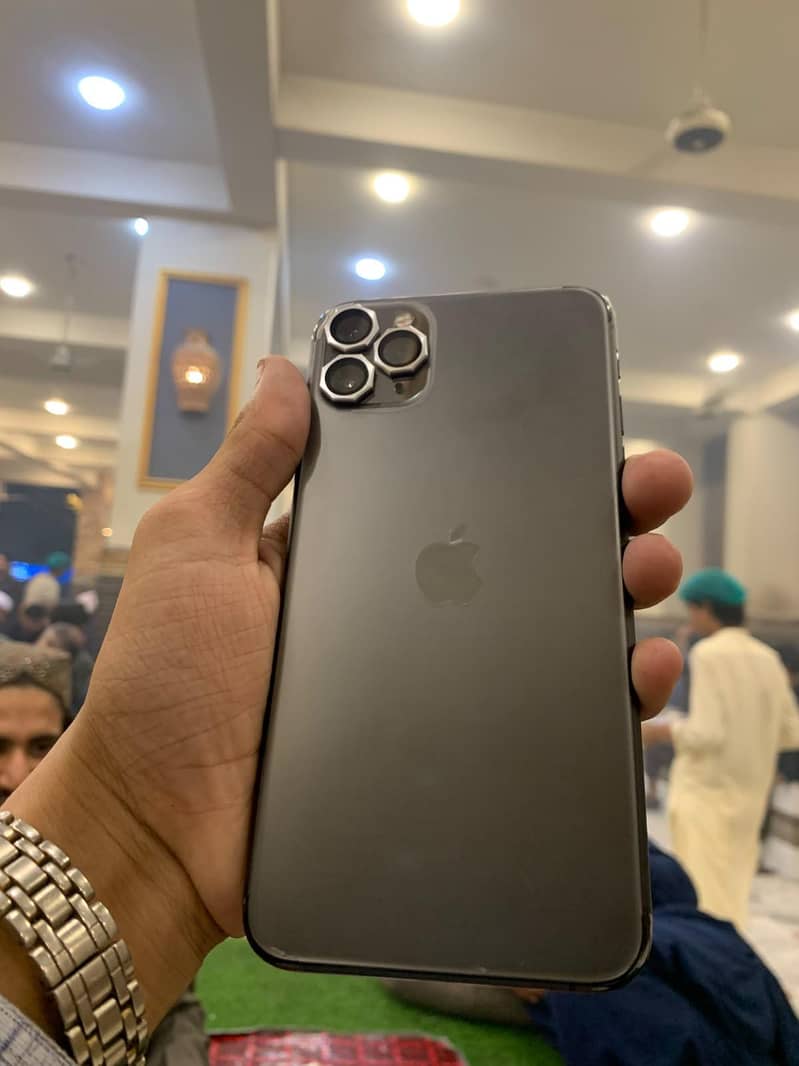 Apple iPhone 11 Pro Max 4