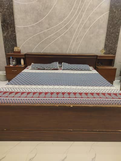 KING SIZE SOLID WOODEN BED SET & SOLID WOODEN SIDEBOARD