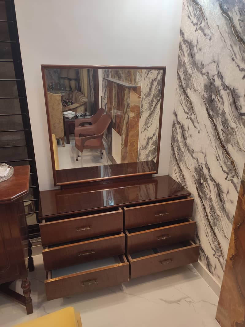 KING SIZE SOLID WOODEN BED SET & SOLID WOODEN SIDEBOARD 3