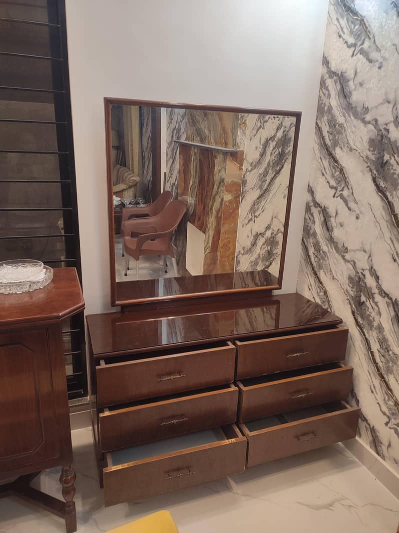 KING SIZE SOLID WOODEN BED SET & SOLID WOODEN SIDEBOARD 4