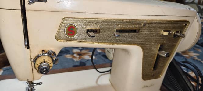 used Singer Model 237 Fashion Mate sewing