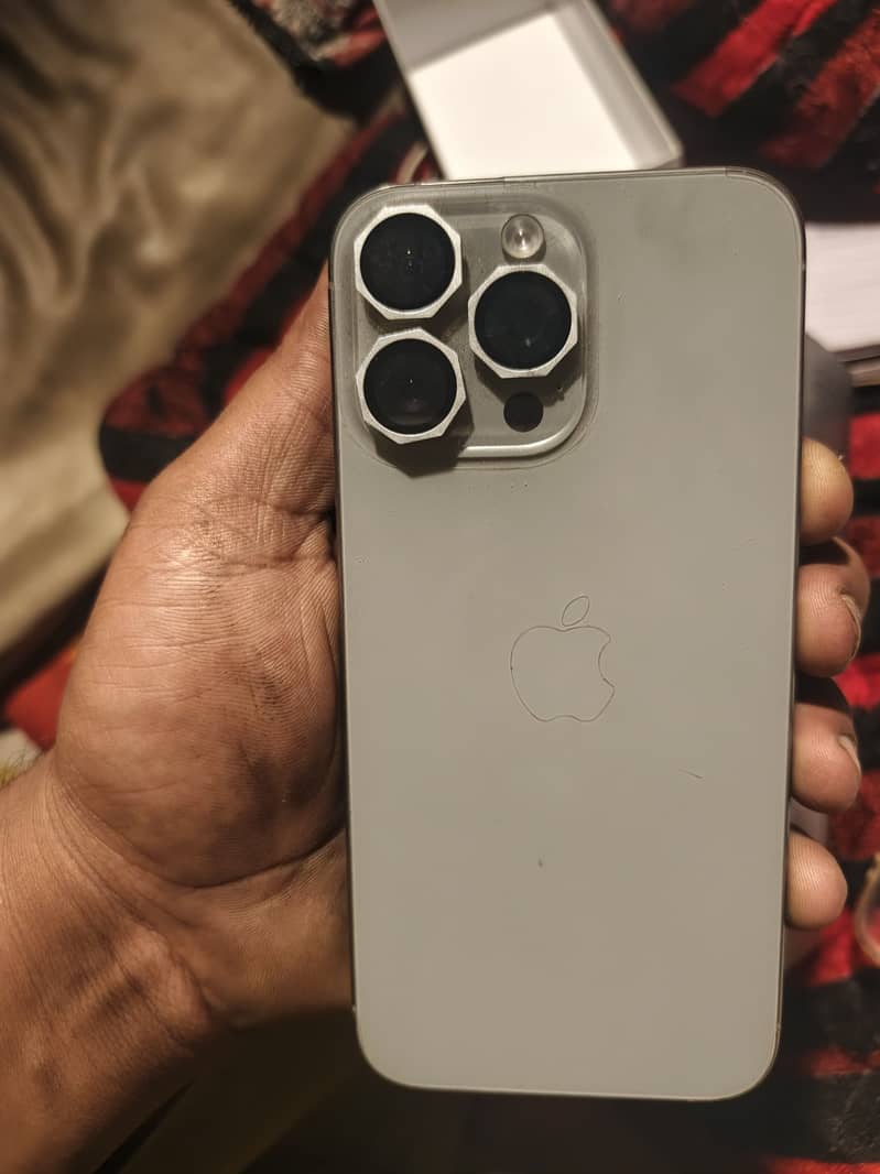 Apple iPhone 15 Pro Max 2