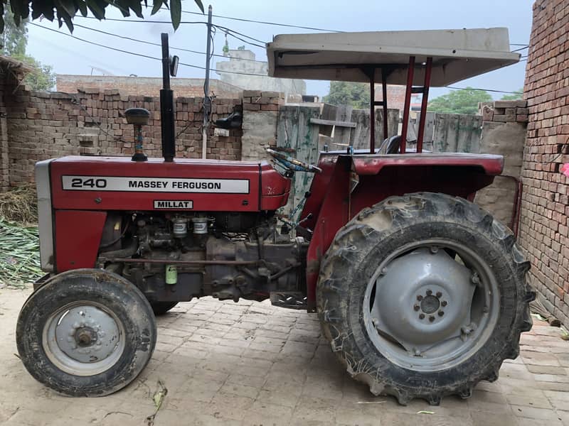 Tractor 240 2