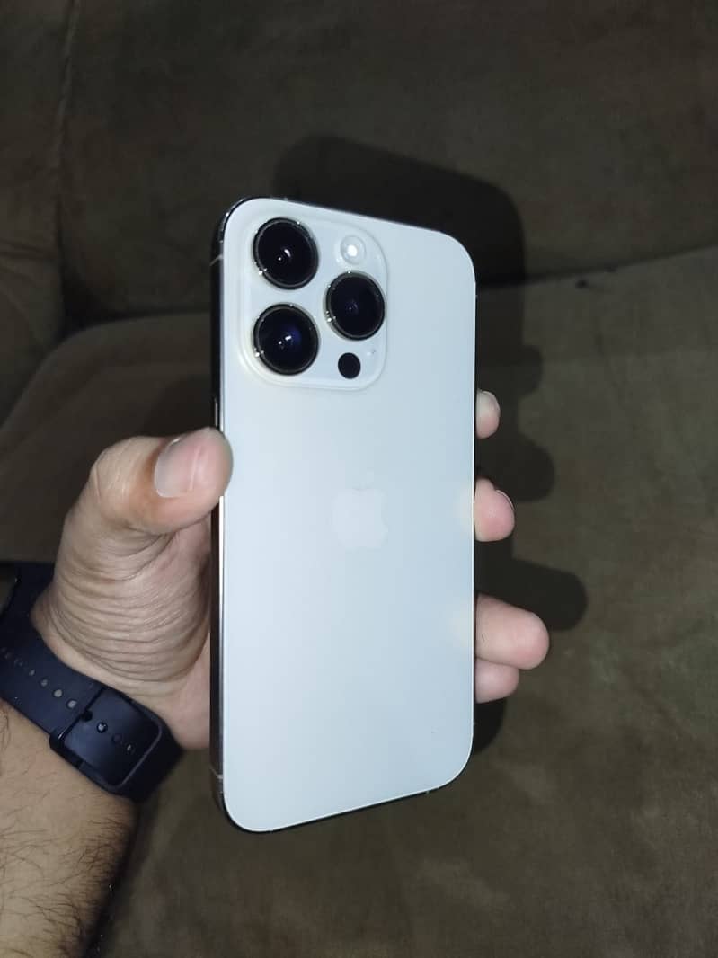 Apple iPhone 14 Pro 0
