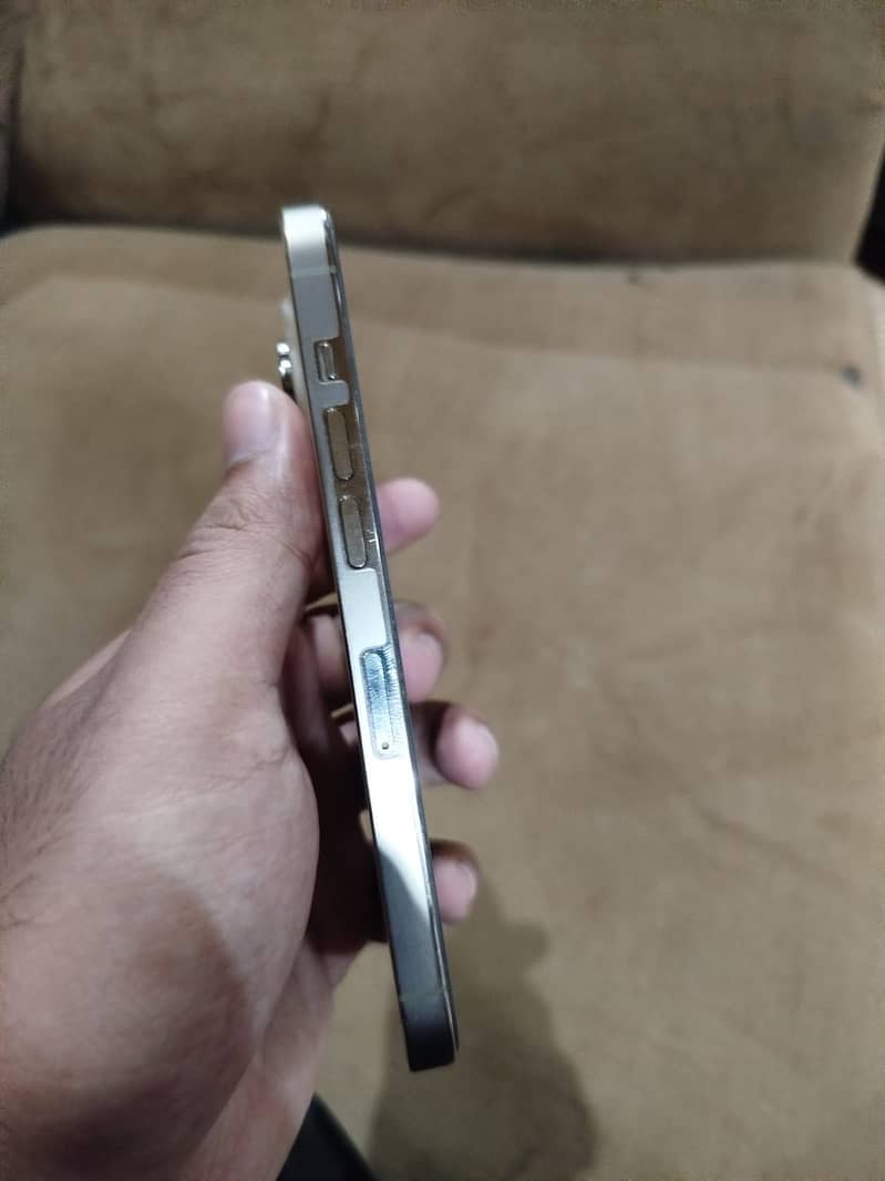 Apple iPhone 14 Pro 4