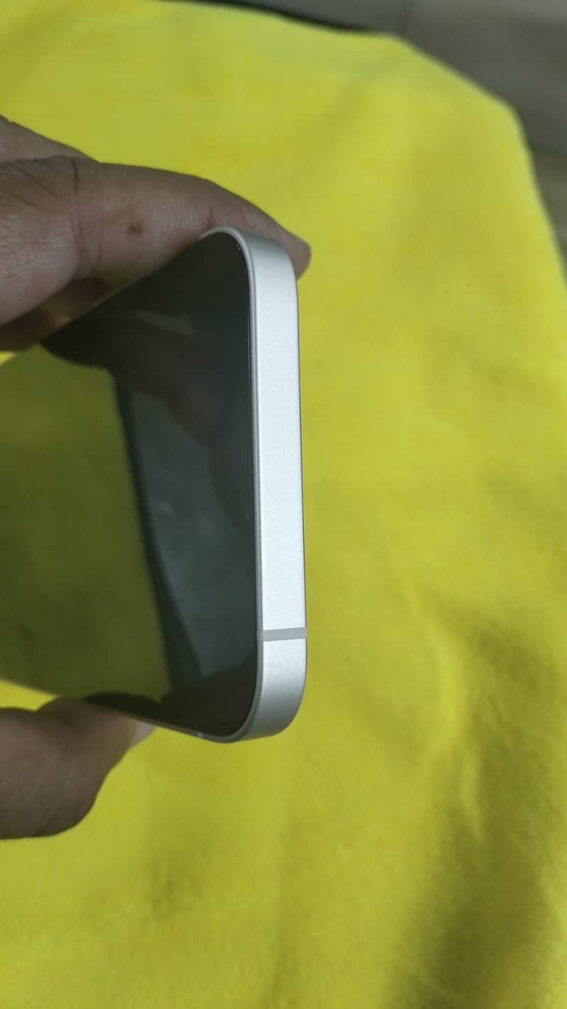 Apple iPhone 14 4