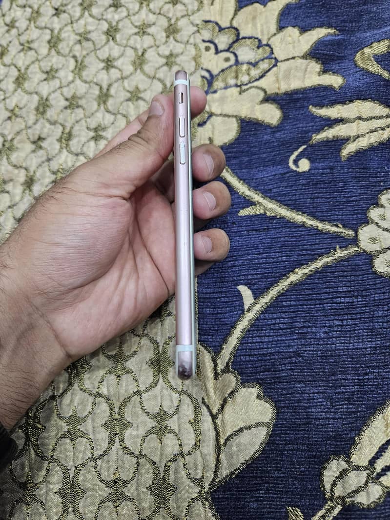 Apple iPhone 7 4