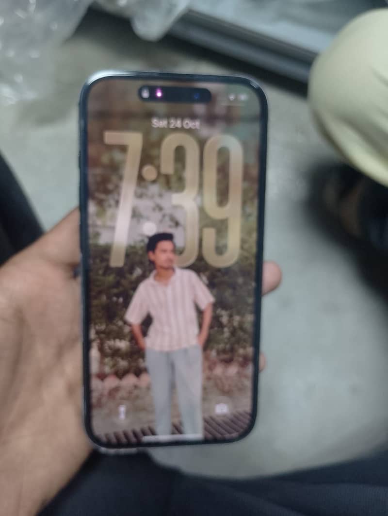 Apple iPhone 15 4