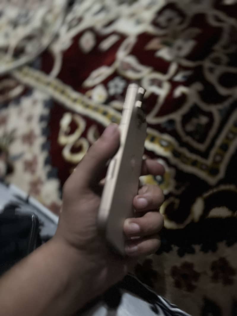 Apple iPhone 16 Pro Max 2