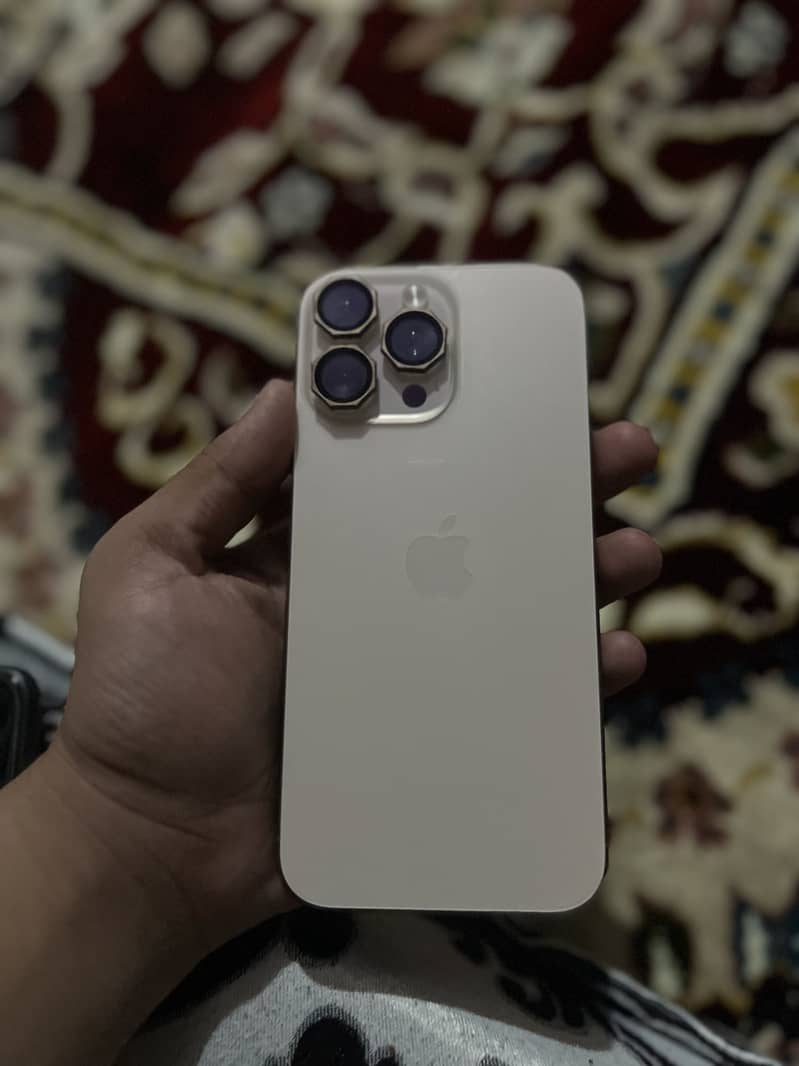 Apple iPhone 16 Pro Max 6