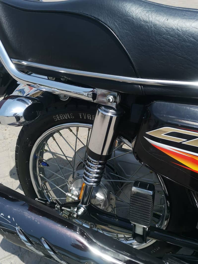 cb 125 3