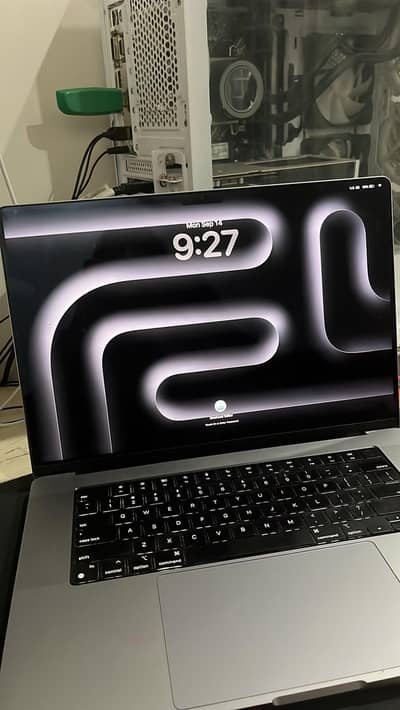 Macbook m1 pro 32gb 512gb 16in 84% battery Neat condition