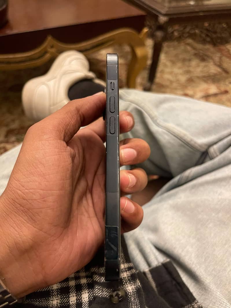 Apple iPhone 14 3