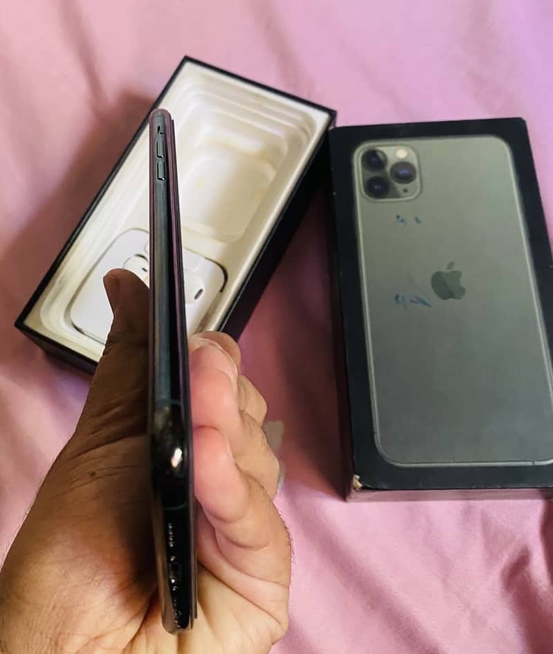 IPhone 11 Pro Max Approved Complete Box 2