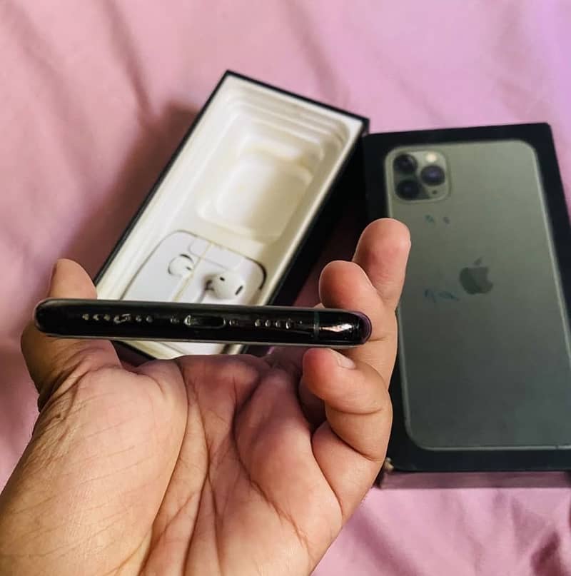 IPhone 11 Pro Max Approved Complete Box 3
