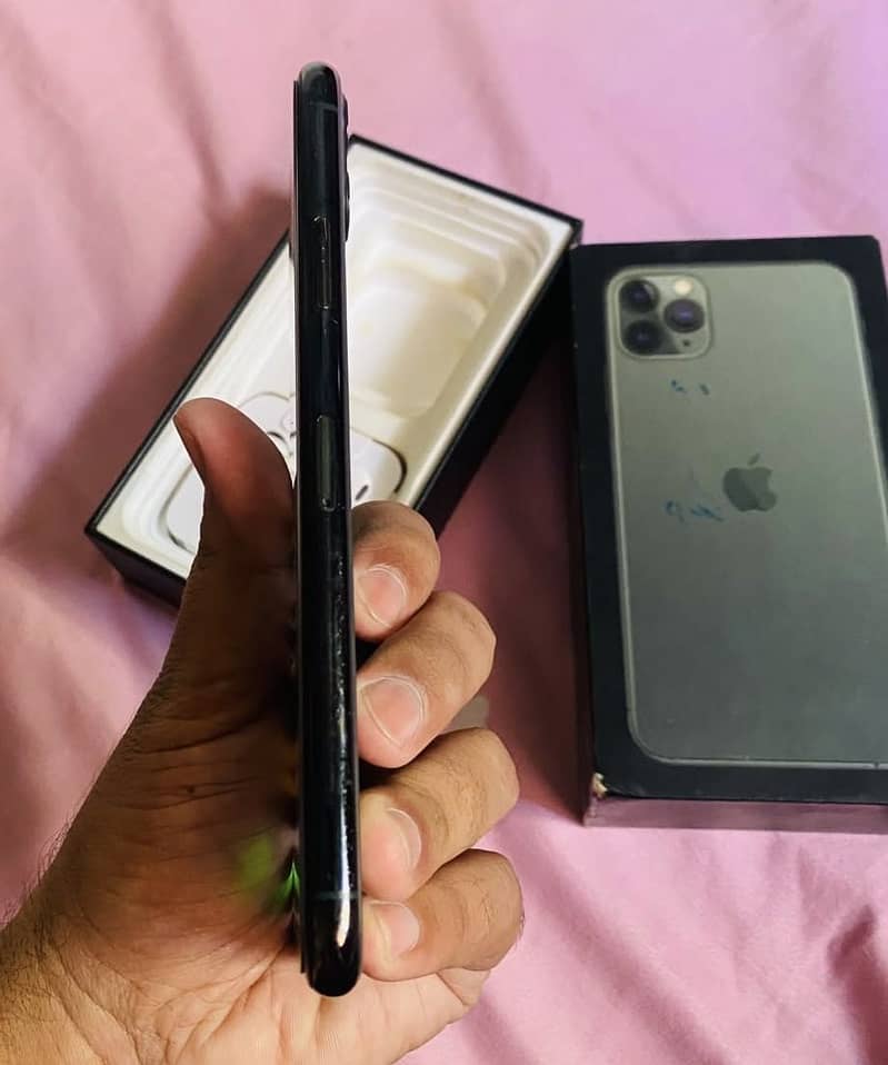 IPhone 11 Pro Max Approved Complete Box 5