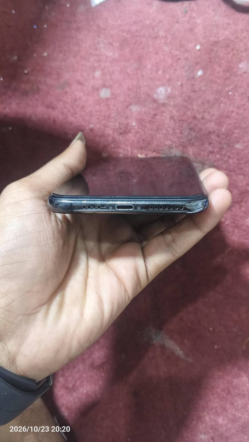 Apple iPhone XS Max 7