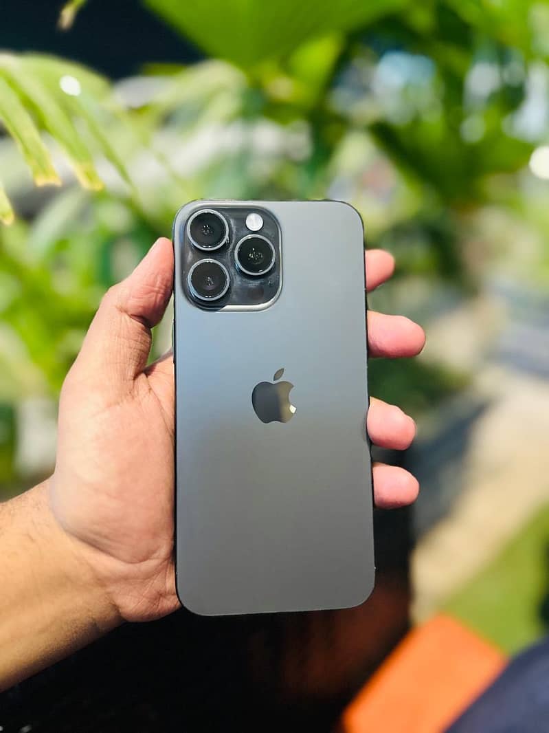 Apple iPhone 15 Pro Max 0
