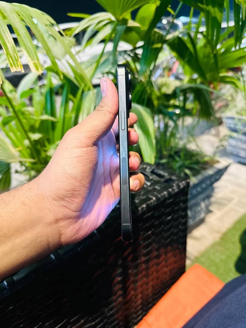 Apple iPhone 15 Pro Max 1